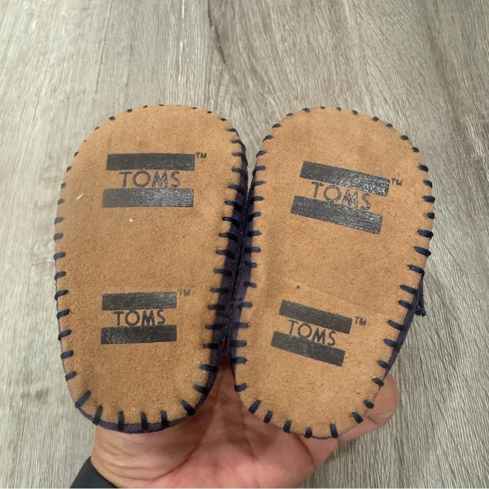 Toms Baby Crib Shoes Baby 2 Navy Blue Hook and Loop Closure Wide Toe box